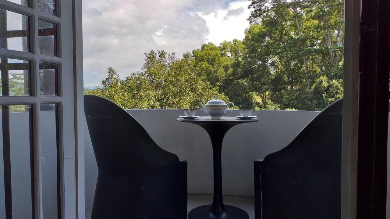 Crown Hills Kandy Inn 외부 사진