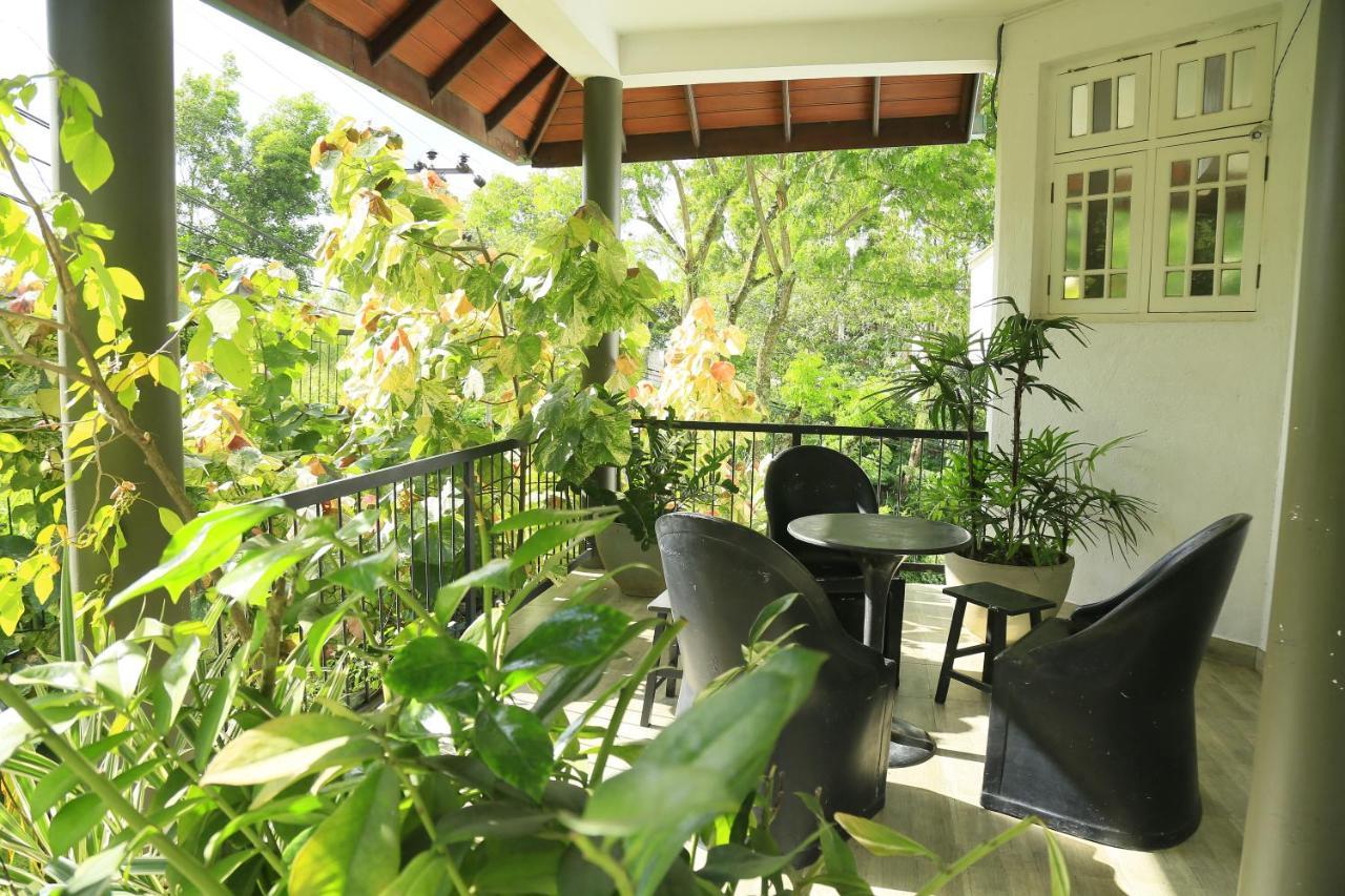Crown Hills Kandy Inn 외부 사진