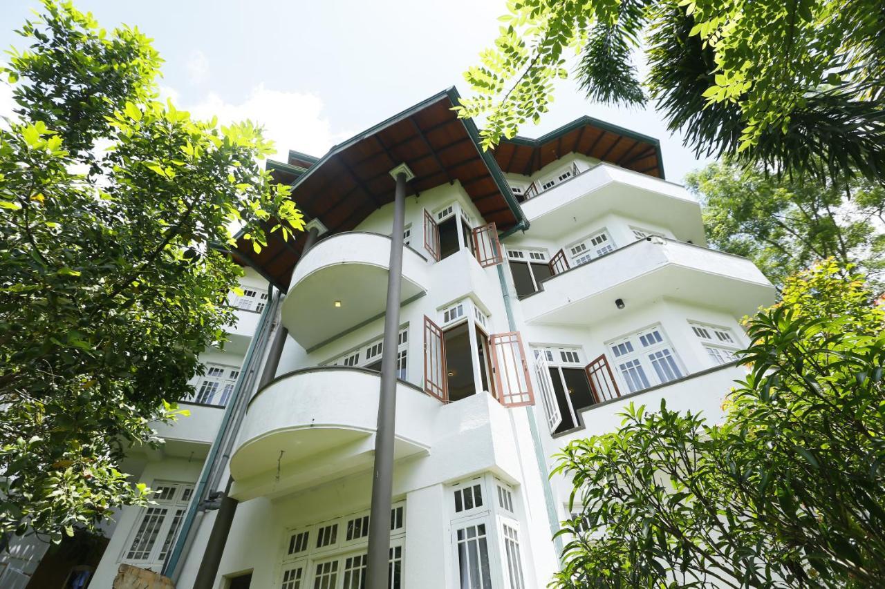 Crown Hills Kandy Inn 외부 사진